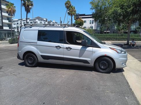 Used 2019 Ford Transit Connect XLT FWD image 4