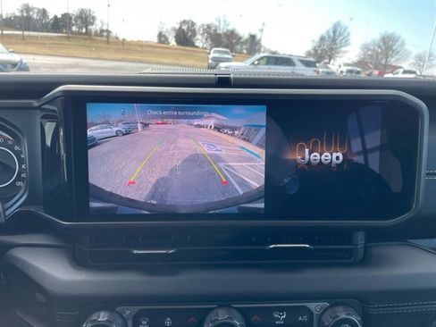 Used 2024 Jeep Wrangler Sahara w/ Safety Group image 15