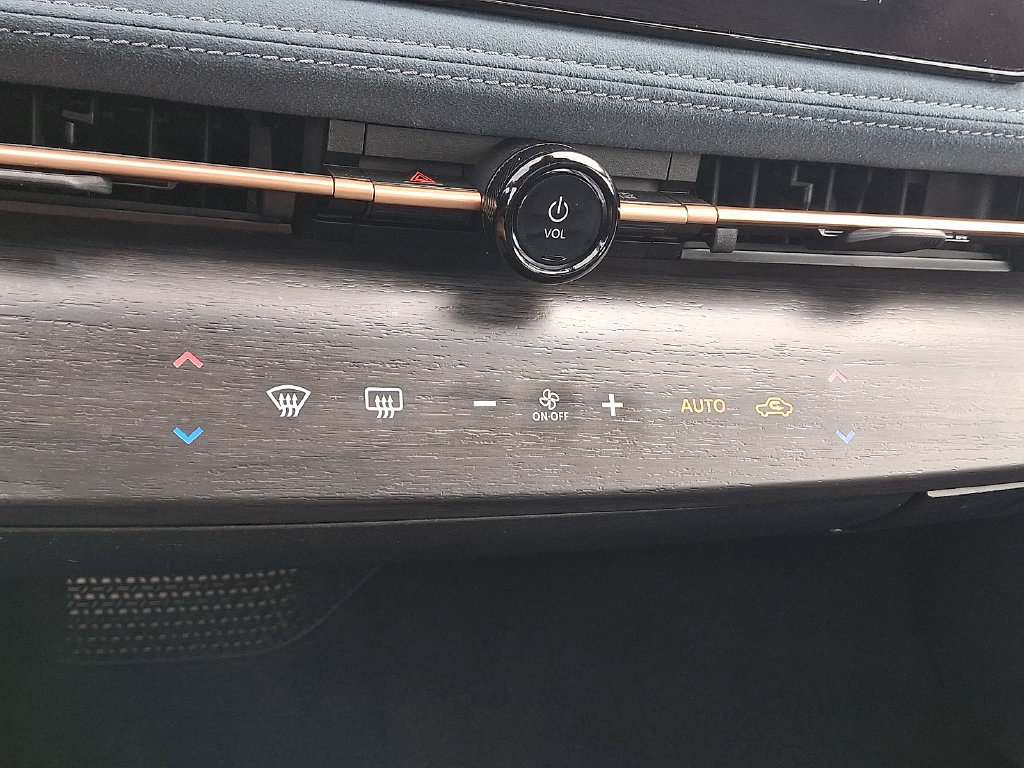 Certified 2024 Nissan Ariya AWD image 17