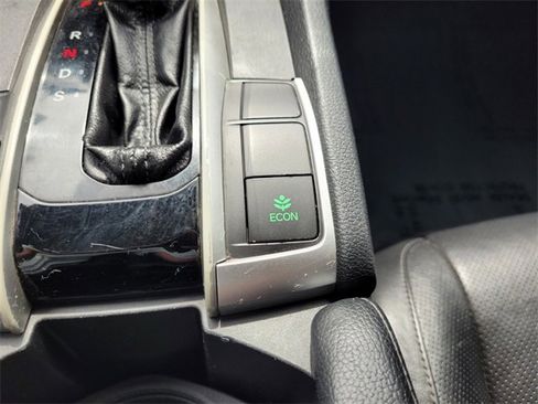 Used 2019 Honda Civic Touring image 28