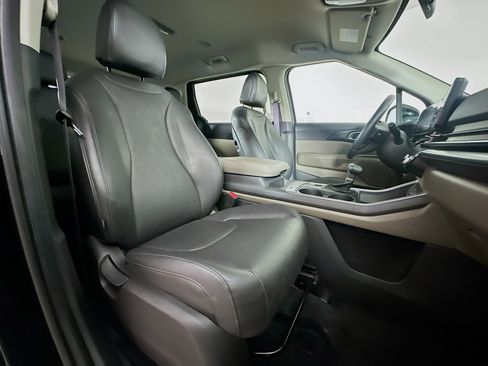 Used 2026 Kia Carnival FWD image 30