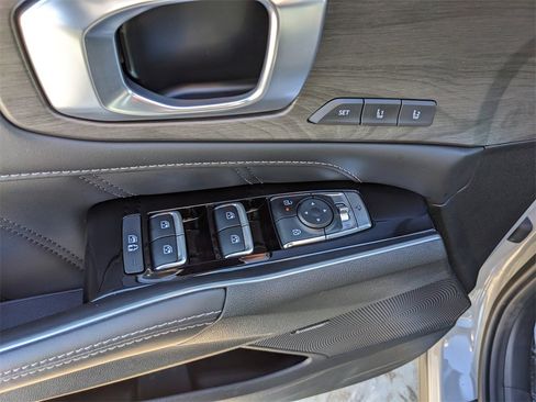 Certified 2025 Kia Sorento SX Prestige image 22