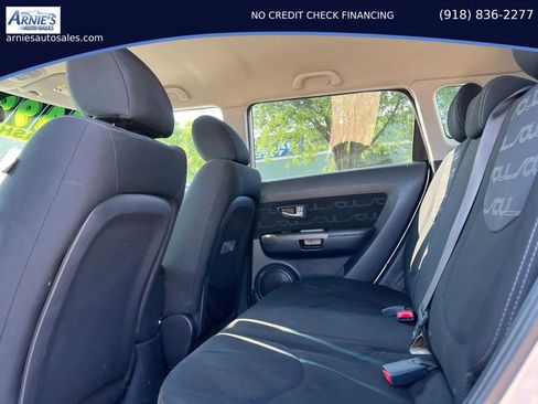 Used 2013 Kia Soul + FWD image 13