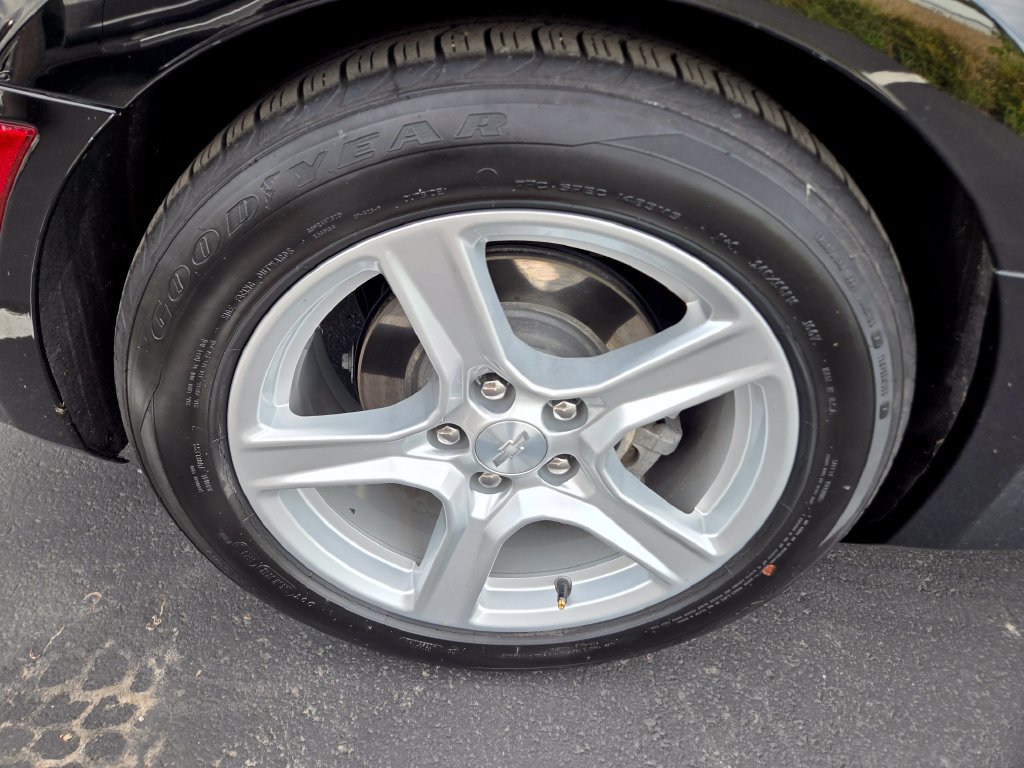 Used 2023 Chevrolet Camaro LT RWD image 10