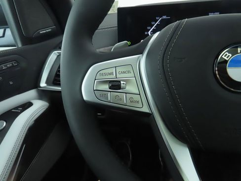 New 2026 BMW X7 xDrive40i w/ Premium Package image 11