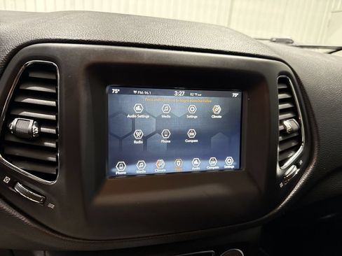 Used 2020 Jeep Compass Latitude FWD image 14