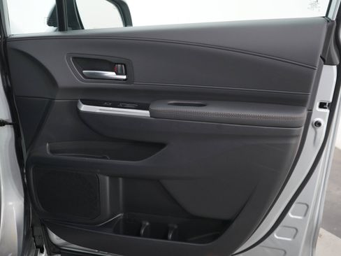 Used 2025 Toyota Sienna Platinum AWD/4WD image 14