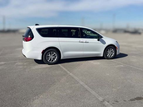 New 2026 Chrysler Voyager LX image 13