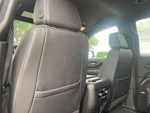 Used 2025 GMC Yukon Denali AWD/4WD image 9