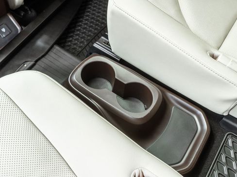 Used 2020 Toyota Highlander Platinum image 34