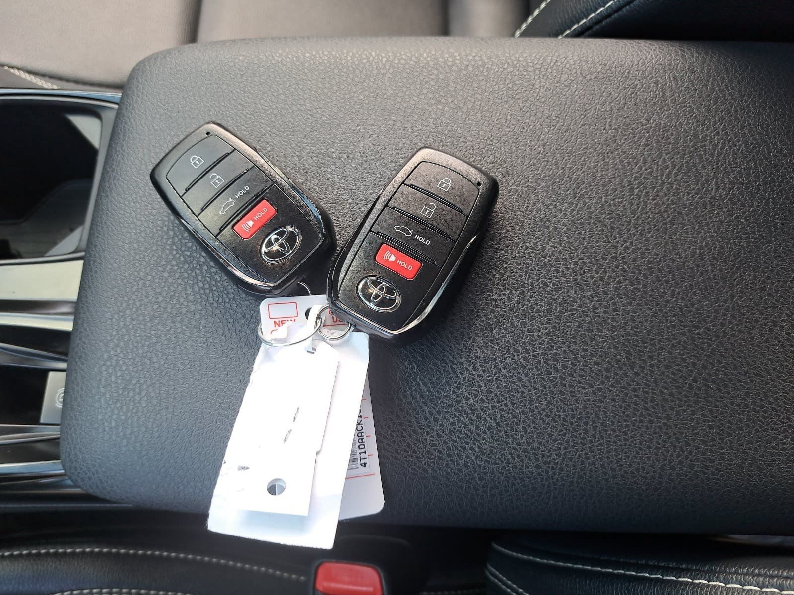 Used 2025 Toyota Camry SE w/ Convenience Package FWD image 39