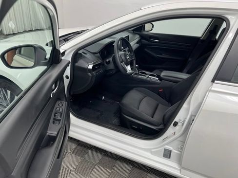 Used 2024 Nissan Altima 2.5 SV AWD/4WD image 12