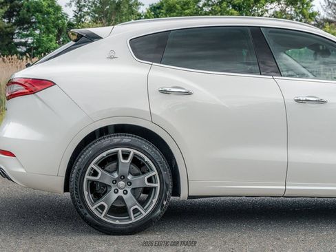 Used 2017 Maserati Levante S AWD/4WD image 10