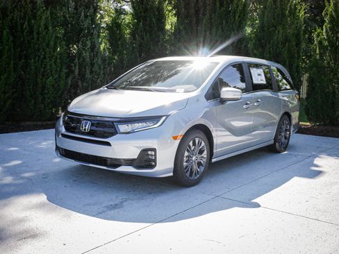 New 2026 Honda Odyssey Touring image 5