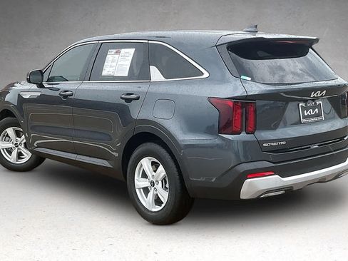 Certified 2024 Kia Sorento LX FWD image 4