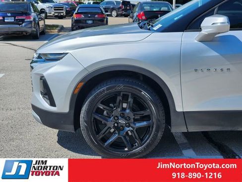 Used 2020 Chevrolet Blazer LT w/ Sound & Technology Package FWD image 9