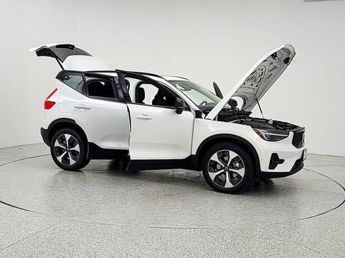 New 2026 Volvo XC40 B5 Plus w/ Protection Package Premier AWD/4WD image 10