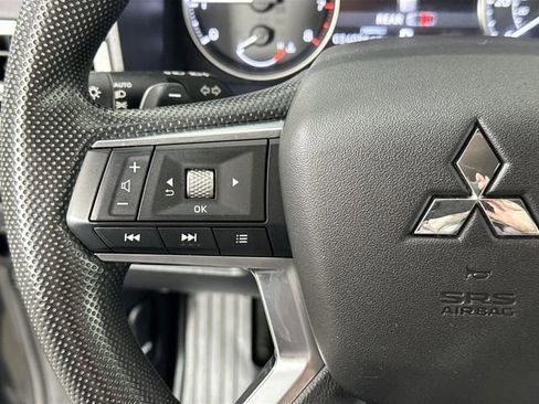 Used 2024 Mitsubishi Outlander ES image 19
