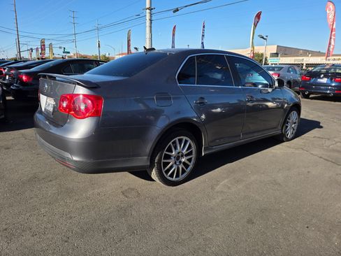 Used 2006 Volkswagen Jetta GLI FWD image 3