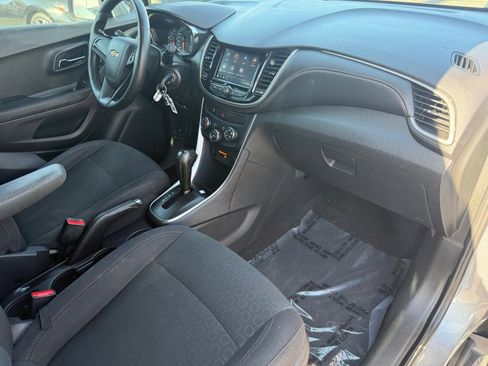 Used 2020 Chevrolet Trax LS FWD image 29