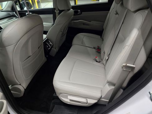 Used 2022 Kia Sorento S w/ Panoramic Sunroof Package FWD image 31