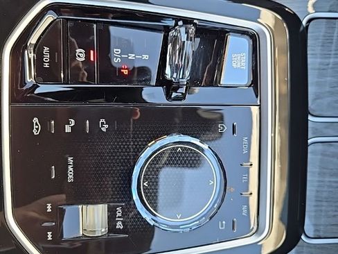 Used 2024 BMW 740i xDrive image 26