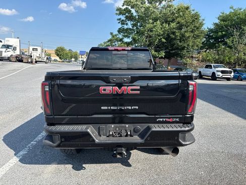 Used 2025 GMC Sierra 2500 AT4X AWD/4WD image 4