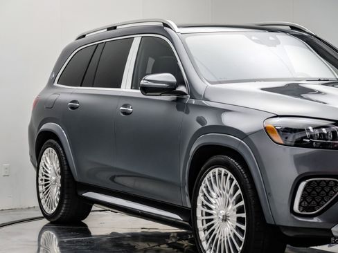 Used 2024 Mercedes-Benz Maybach GLS 600 4MATIC image 32