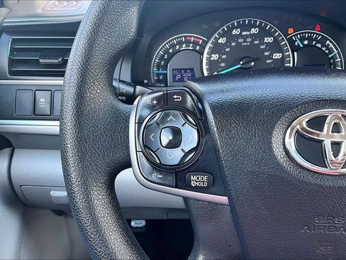 Used 2014 Toyota Camry LE FWD image 19