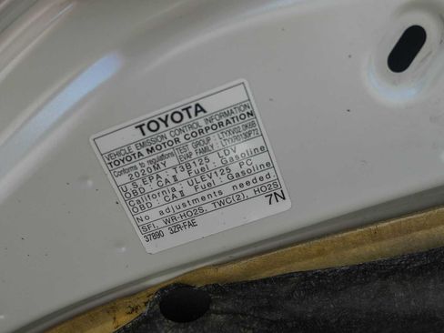 Used 2020 Toyota C-HR LE FWD image 22