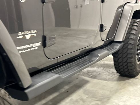 Used 2018 Jeep Wrangler Unlimited Sahara w/ Connectivity Group AWD/4WD image 12