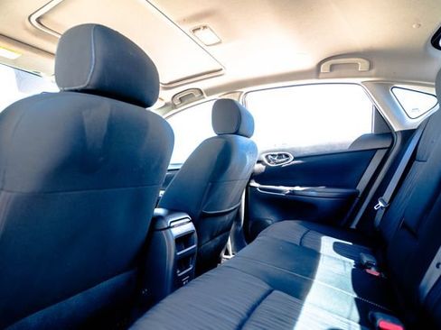 Used 2019 Nissan Sentra SV w/ Special Edition Package FWD image 33