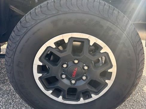 Used 2025 Toyota Tacoma TRD Off-Road w/ TRD Off Road Upgrade Package AWD/4WD image 11