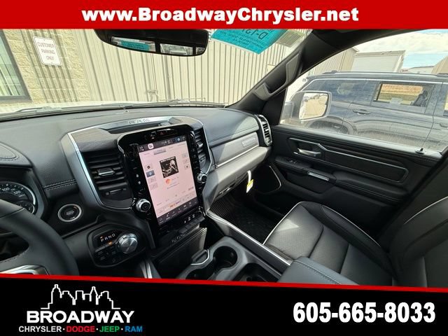 Used 2025 RAM 1500 Laramie AWD/4WD image 13