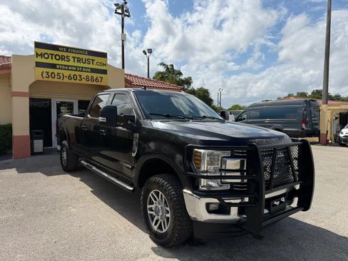Used 2019 Ford F250 4x4 SuperCrew Lariat w/ Camper Package image 8