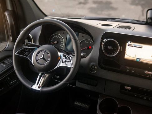 Used 2025 Mercedes-Benz Sprinter 2500 image 28