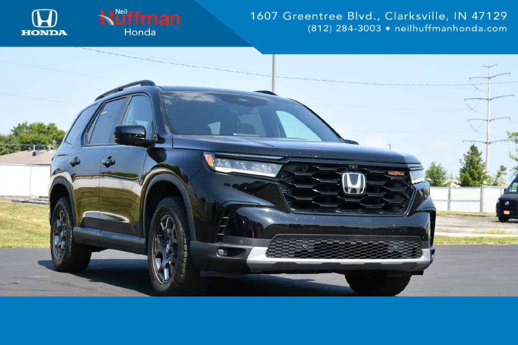 Used 2025 Honda Pilot TrailSport image 1