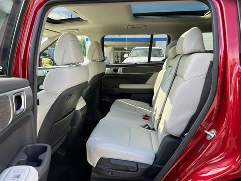 Used 2024 Hyundai Santa Fe Limited AWD/4WD image 16