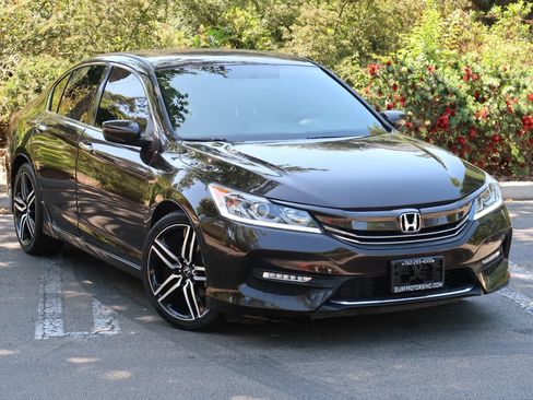 Used 2016 Honda Accord Sport image 2