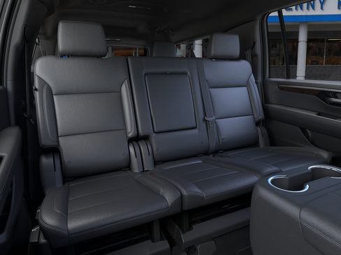 New 2026 Chevrolet Suburban LT AWD/4WD image 17