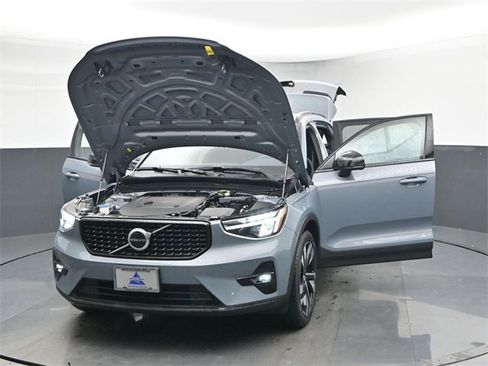 Used 2023 Volvo XC40 B5 Plus w/ Protection Package Premier image 51