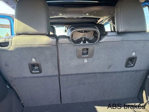New 2026 Jeep Wrangler Unlimited Rubicon AWD/4WD image 36