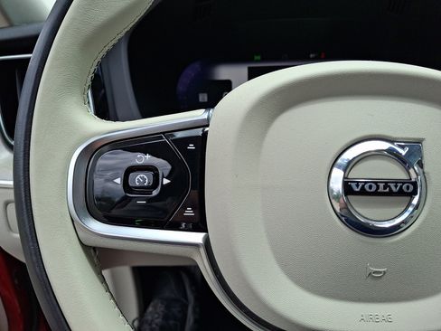Certified 2024 Volvo XC60 B5 Plus AWD/4WD image 24