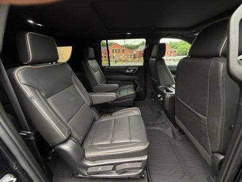 Used 2023 GMC Yukon XL SLT w/ SLT Luxury Package AWD/4WD image 14