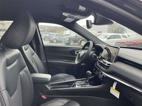 New 2026 Jeep Compass Latitude image 16
