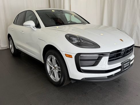 Certified 2023 Porsche Macan AWD/4WD image 7