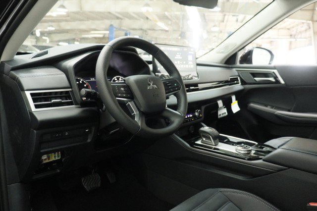 New 2026 Mitsubishi Outlander SE FWD image 5