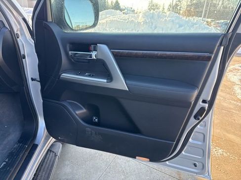 Used 2015 Toyota Land Cruiser w/ Preferred Accessory Package image 35