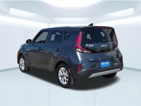 Used 2025 Kia Soul LX w/ LX Technology Package FWD image 4