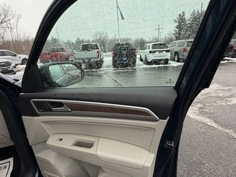 Used 2019 Volkswagen Atlas SEL Premium image 18